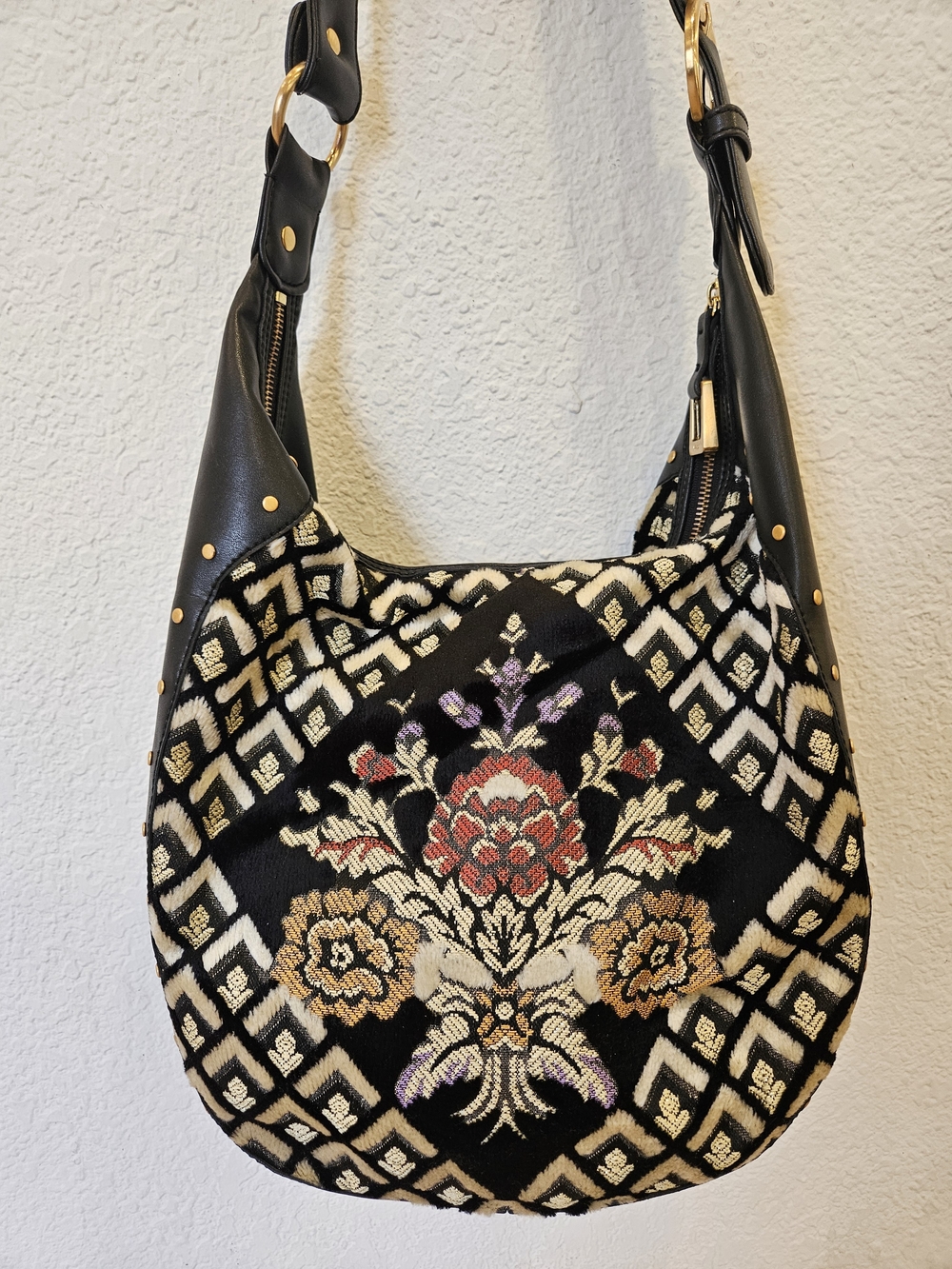 Maxx NY Vintage Floral Crest Tapestry Carpet Bag Hobo Purse Black Leather